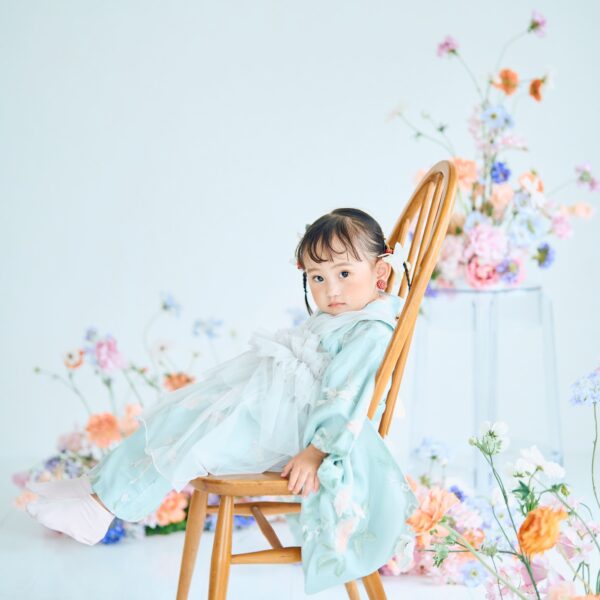 高知県の城見町・和田写真館で撮影したチュール被布を着た3歳女の子
